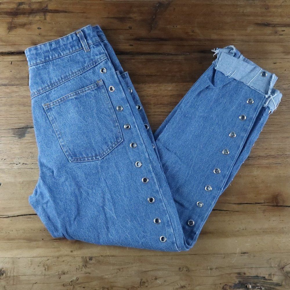 HONEY PUNCH BLUE HIGH WAIST DENIM JEANS WITH METAL GROMMET DETAIL SIZE SMALL